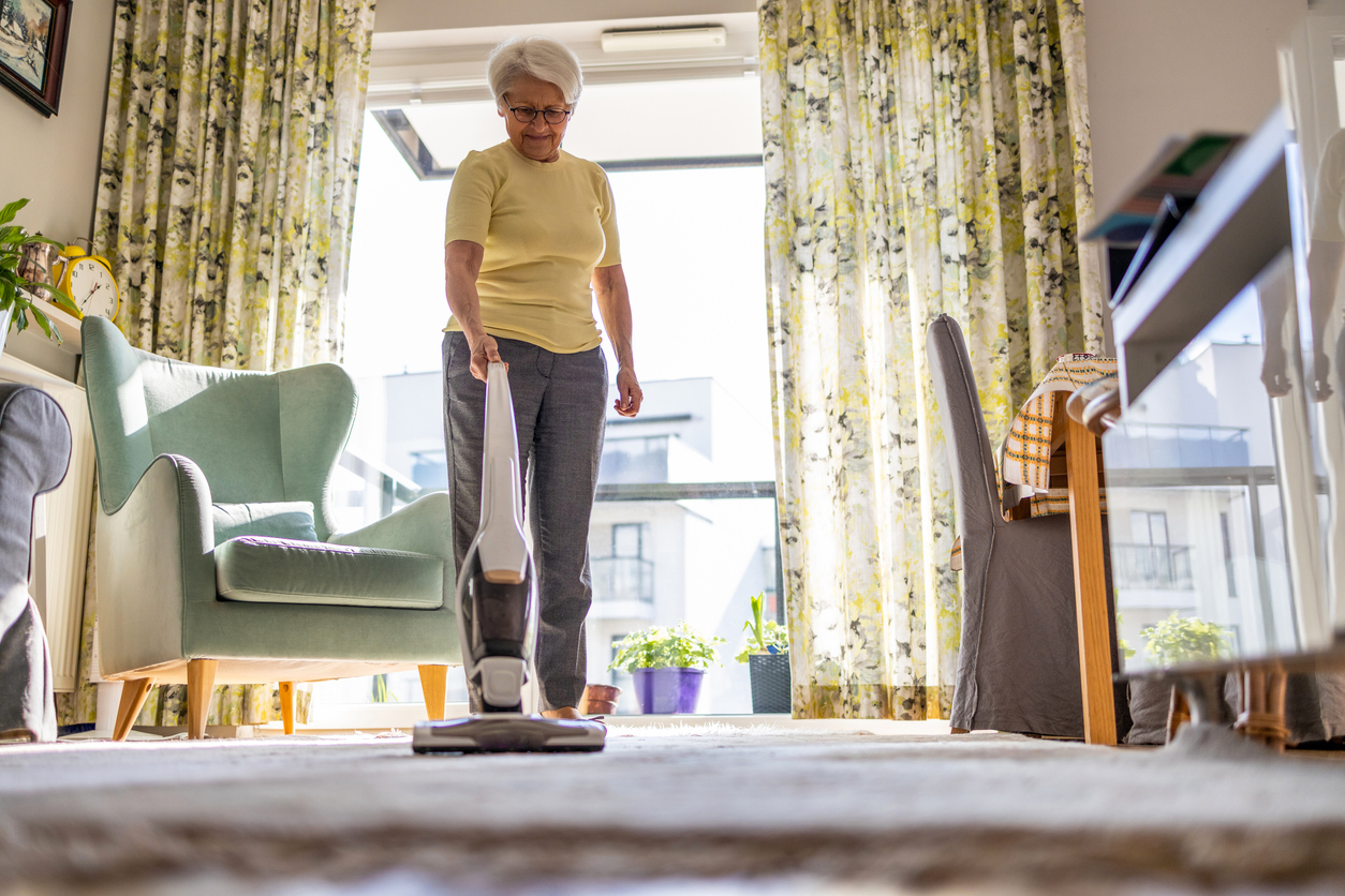 Les meilleurs aspirateurs légers pour les seniors