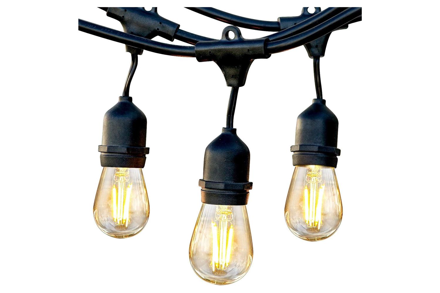 Créez un auvent lumineux au-dessus de votre terrasse avec ces guirlandes lumineuses d'inspiration vintage en vente-2