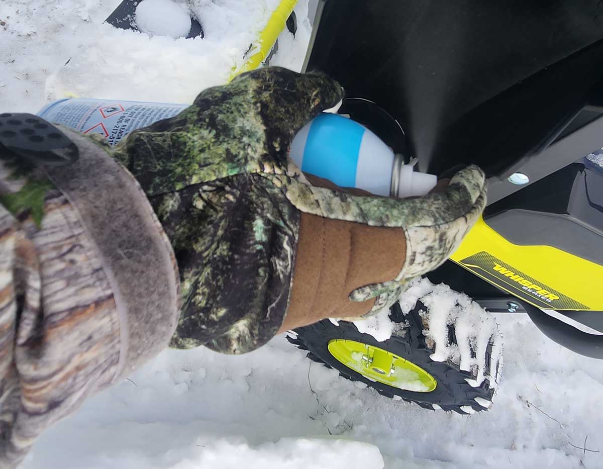 Les meilleurs sprays antiadhésifs testés pour assurer le bon fonctionnement des souffleuses à neige