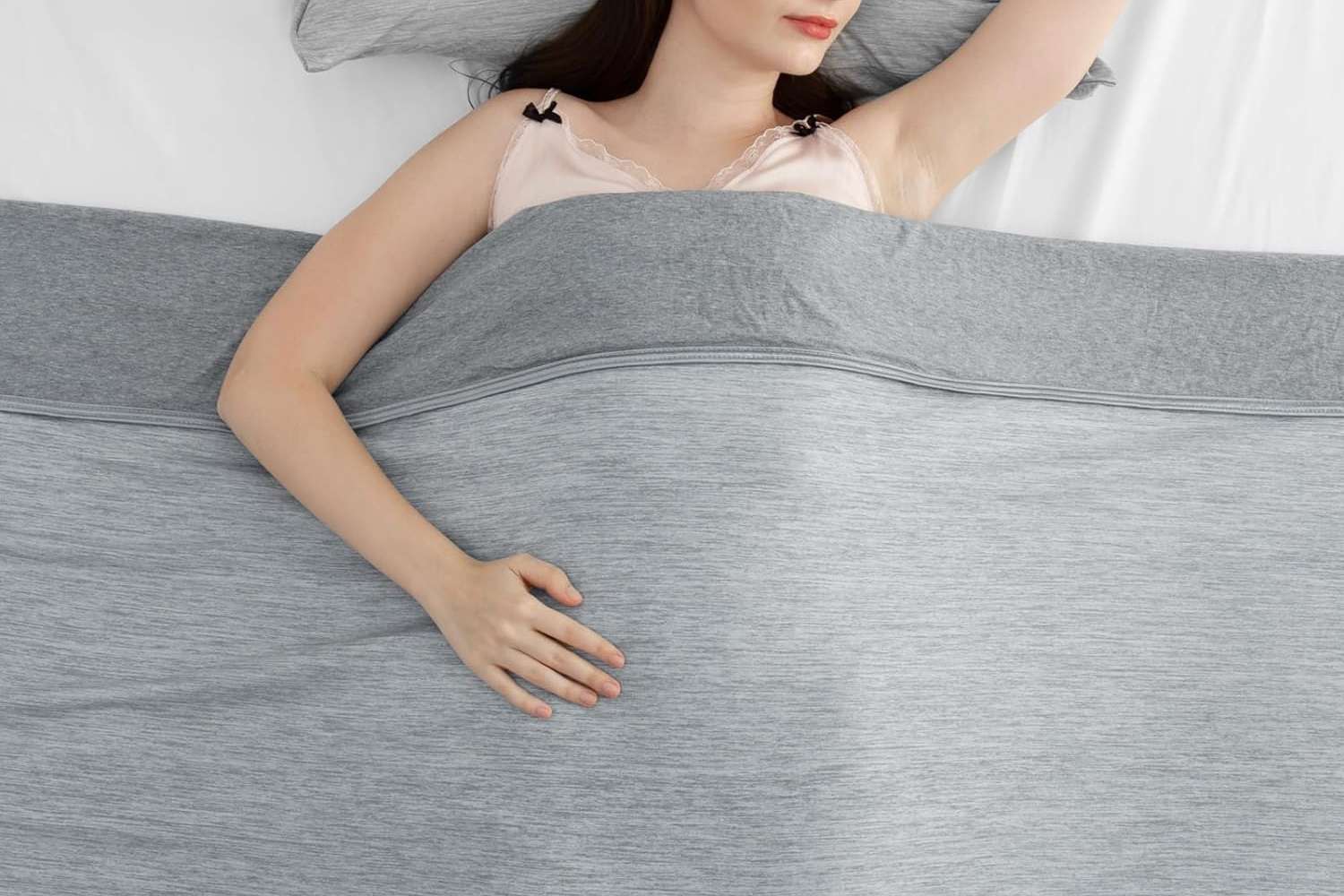 Les acheteurs disent que cette couverture rafraîchissante est un « miracle pour les dormeurs chauds », et elle coûte moins de 140 € sur Amazon