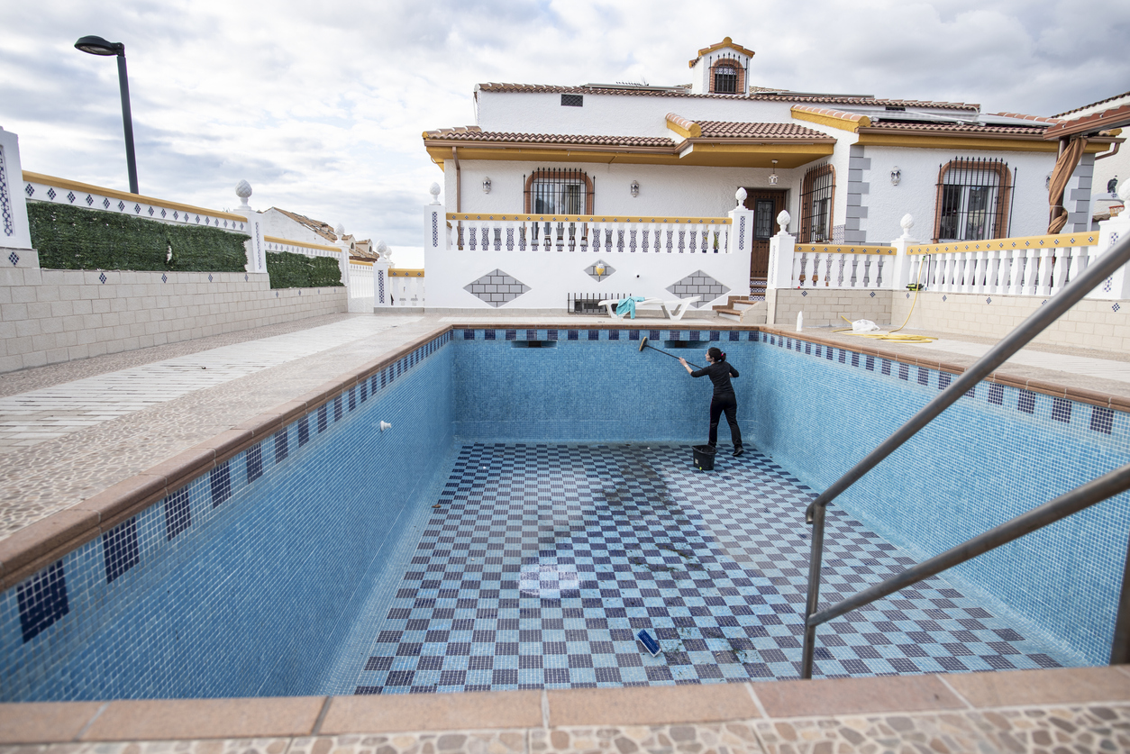 Les meilleurs nettoyeurs de carrelage de piscine de 2024