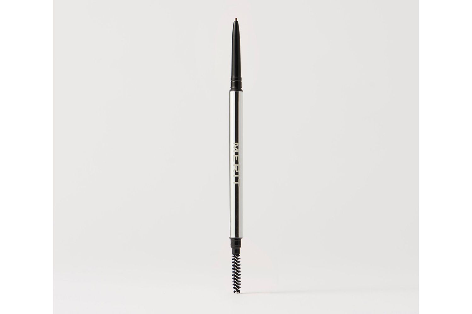 Le nouveau produit de Merit Beauty me donne des sourcils fournis et d'apparence naturelle à chaque fois que je l'utilise