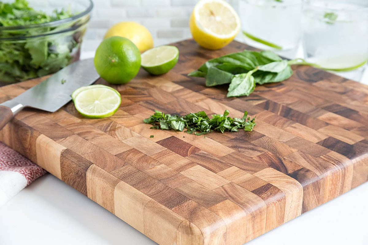 Les meilleures planches à découper en bois pour préparer et servir les aliments