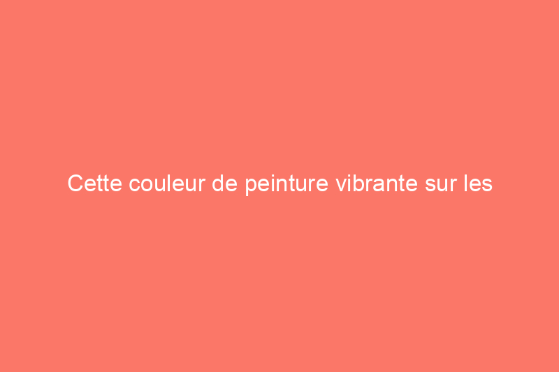 Cette couleur de peinture vibrante sur les clôtures et les arbres n'est pas seulement destinée à l'attrait extérieur