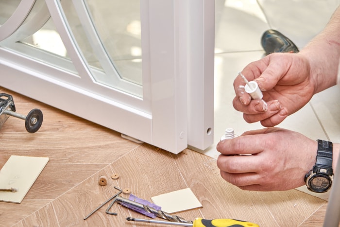 Comment sécuriser une porte coulissante en verre