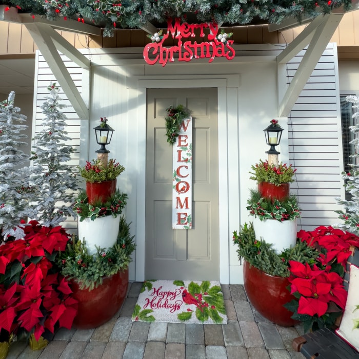 Décoration d'entrée de porte pour l'hiver de décembre