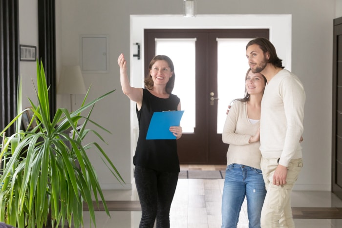 Pourquoi vous devez visiter une maison 3 fois avant de faire une offre : la troisième fois est la bonne