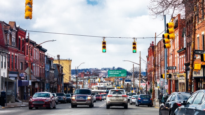 états avec la taxe foncière la plus élevée immeuble occupé rue bordée pittsburgh pennsylvanie feux de circulation