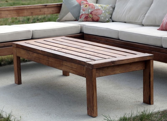 15 modèles réalisables pour une table de patio à faire soi-même