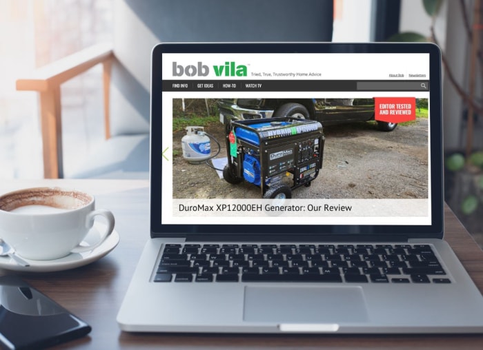 Ordinateur portable avec le site Web de Bob Vila à l'écran