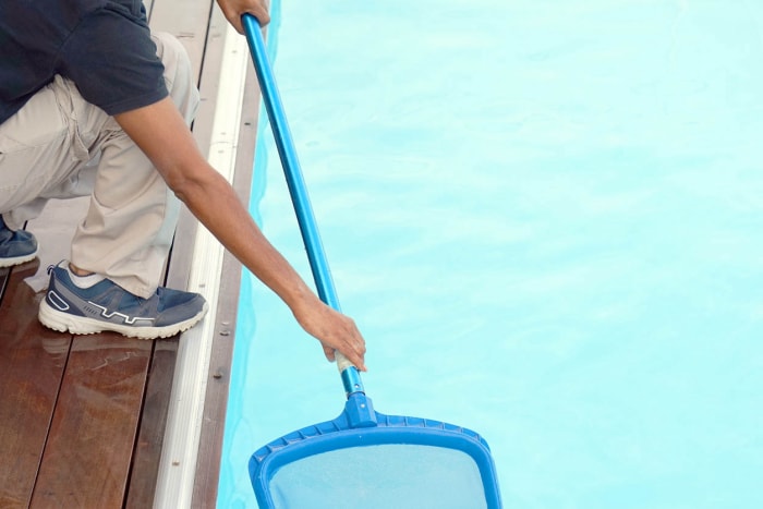 Service d'entretien des piscines Bricoler ou engager un professionnel