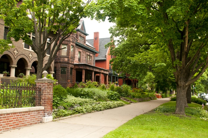 « Maisons historiques le long de Summit Avenue à St. Paul, Minnesota. »