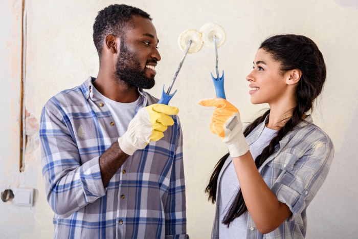 La peinture au rouleau est plus économique que la peinture au pistolet