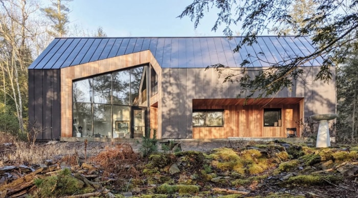 conception de maison passive - extérieur de la maison dans les bois