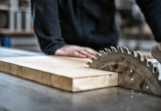 Comment utiliser une scie circulaire à table