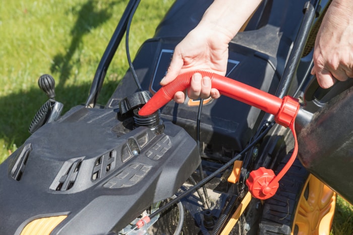 hausse des prix de l'essence et entretien des pelouses