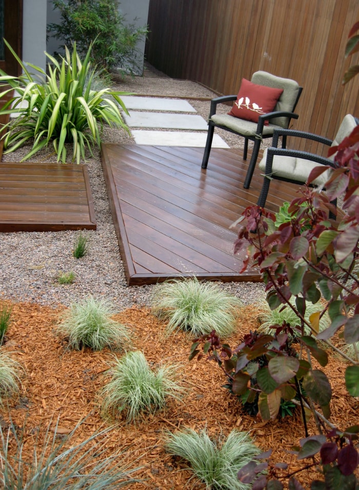 Petit patio en bois à l'extérieur