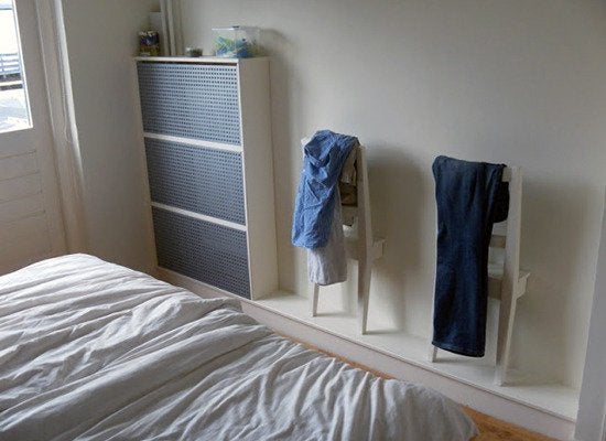 8 solutions de rangement DIY pour une pièce sans placard