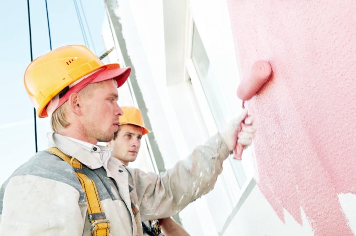 Peinture extérieure de la maison : quand embaucher un professionnel