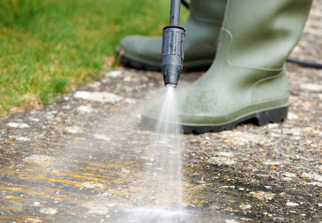 Comment enlever la peinture en aérosol du béton