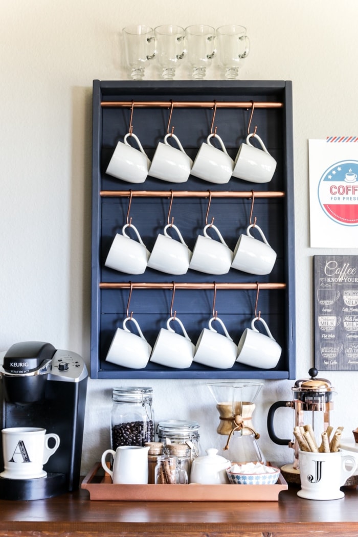 Astuces de rangement pour la cuisine – support à tasses à café blanc