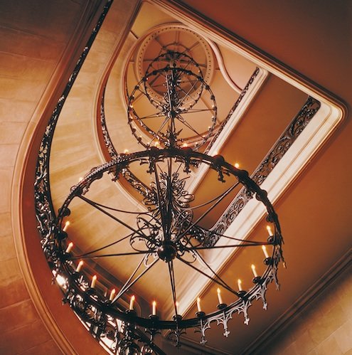 Lustre Biltmore-Estate-grandstaircase_chandelier2