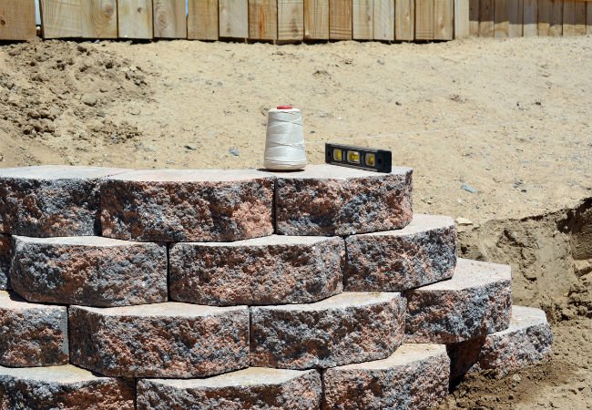 Les choses à faire et à ne pas faire lors de la construction d'un mur de soutènement