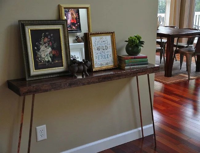 Table console DIY avec pieds en cuivre