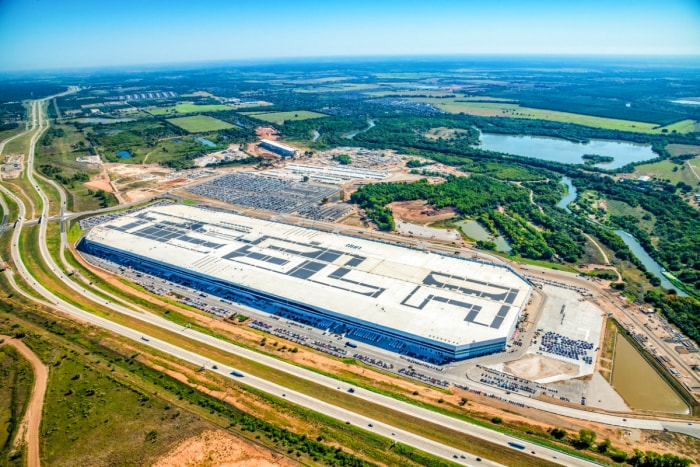 comment choisir un bien locatif - vue aérienne du grand immeuble Tesla