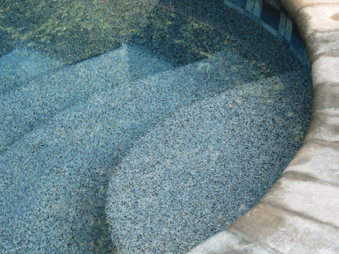 piscine avec revêtement pebbleTec