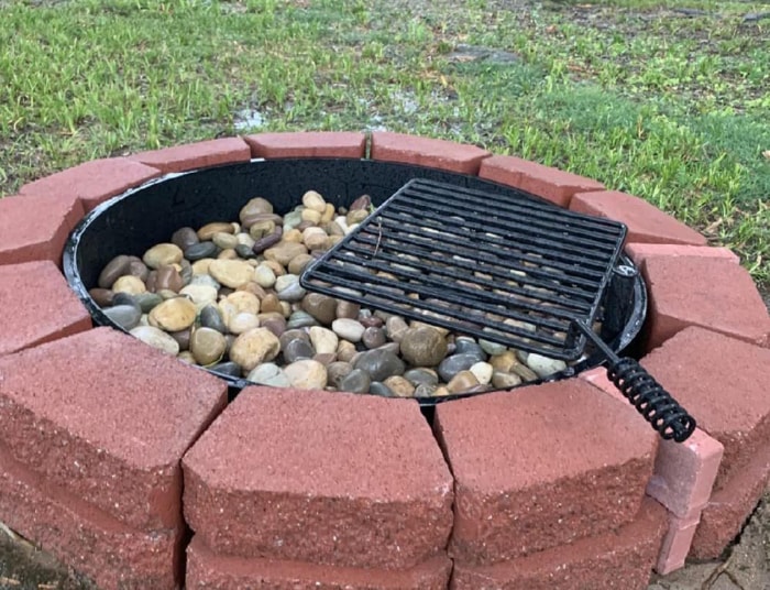 Transformez votre foyer en gril avec ces accessoires chauds Cercle de feu en acier avec grille