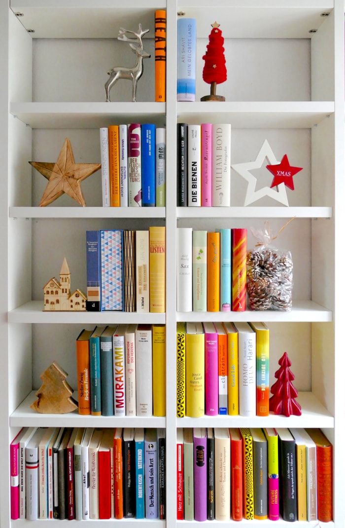 iStock-866939494 alternatives au sapin de Noël sapin de bibliothèque