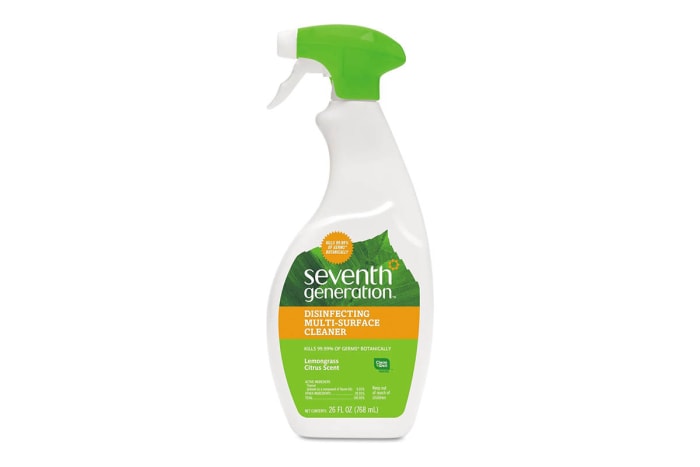 Option indispensable pour le nettoyage de printemps : spray désinfectant