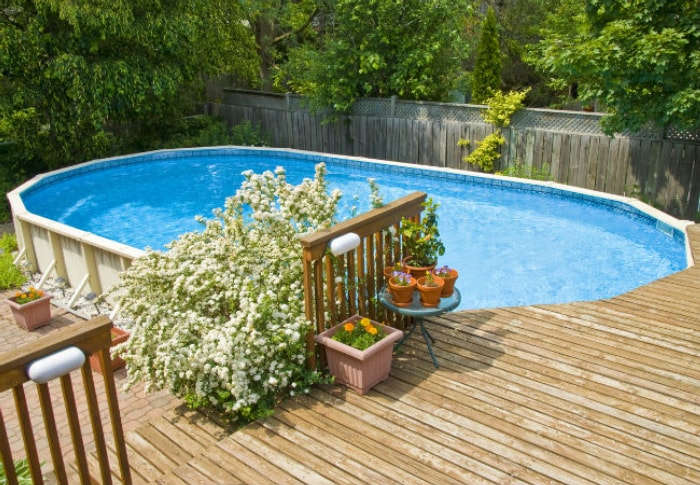 6 types de terrasses de piscine + comment les concevoir