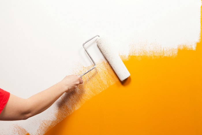 peinture mur jaune blanc