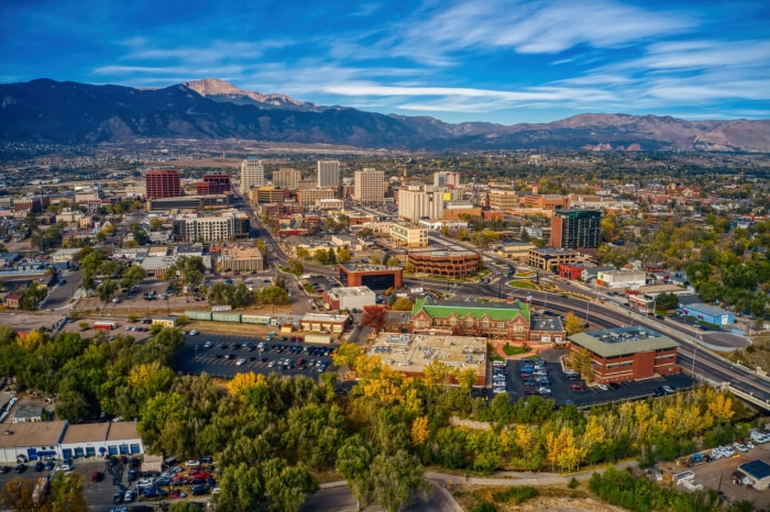 Vue aérienne de Colorado Springs avec les couleurs d'automne