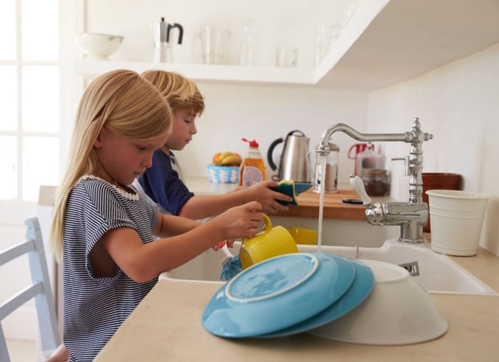 25 des meilleures tâches ménagères pour les enfants de tous âges