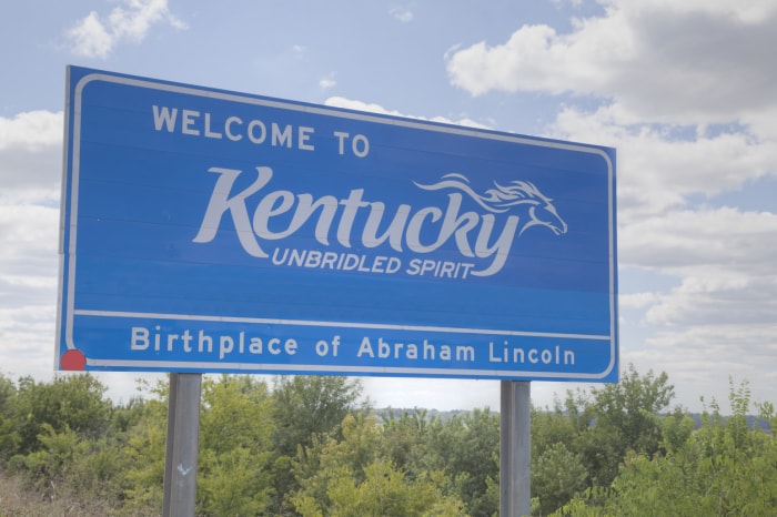 iStock-667575840 panneaux de signalisation "welcome to kentucky" (bienvenue dans le Kentucky)