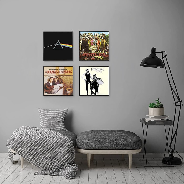 Idées de décoration murale Amazon albums accrochés au mur du salon.jpg