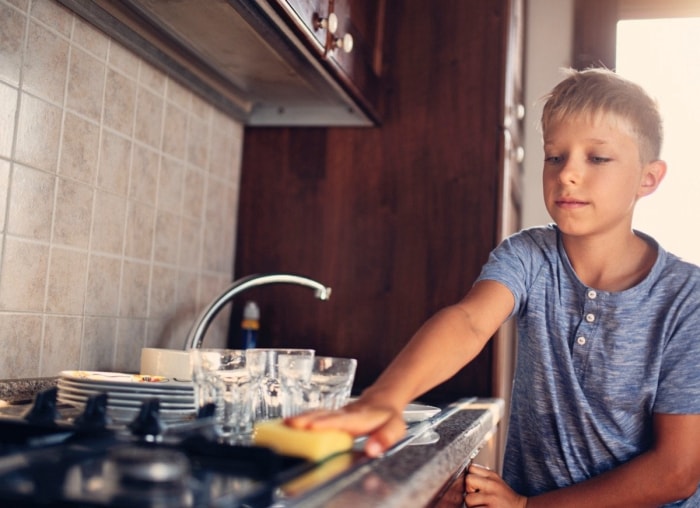 25 des meilleures tâches ménagères pour les enfants de tous âges