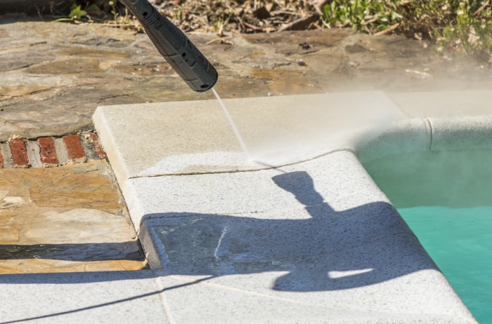 Sélection d'une pompe à pression pour nettoyer le bord de la piscine