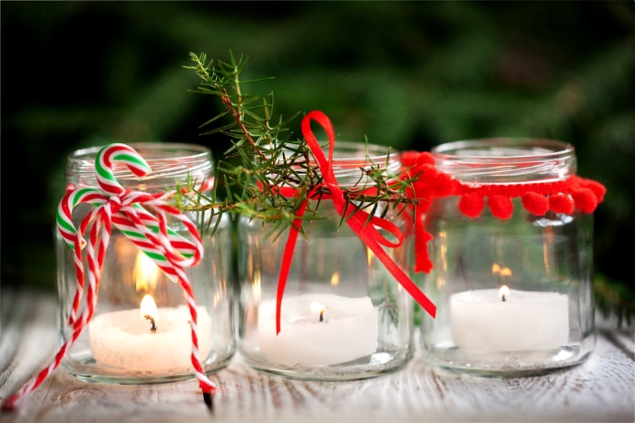 décoration avec bougies - pots à bougies en verre décorés pour les fêtes