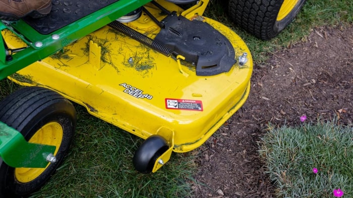 Rayon de braquage nul ou tracteur à gazon : taille du plateau de coupe