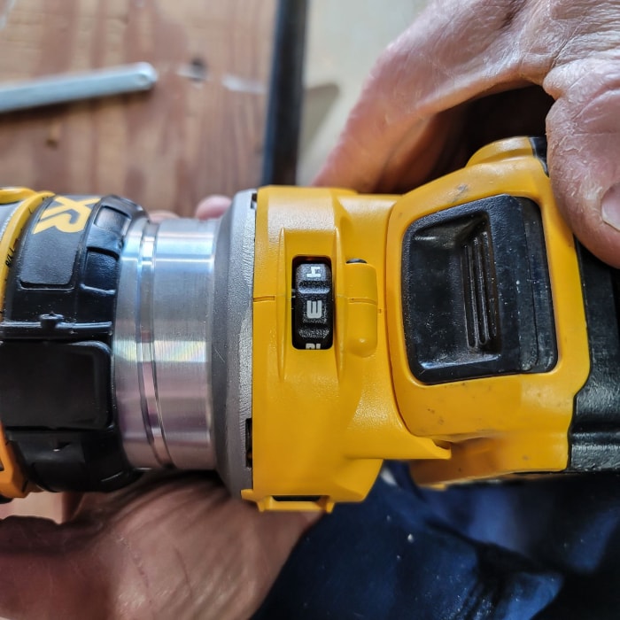 Test de la défonceuse compacte DeWalt