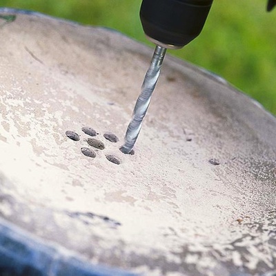 Percer des trous de drainage dans des pots