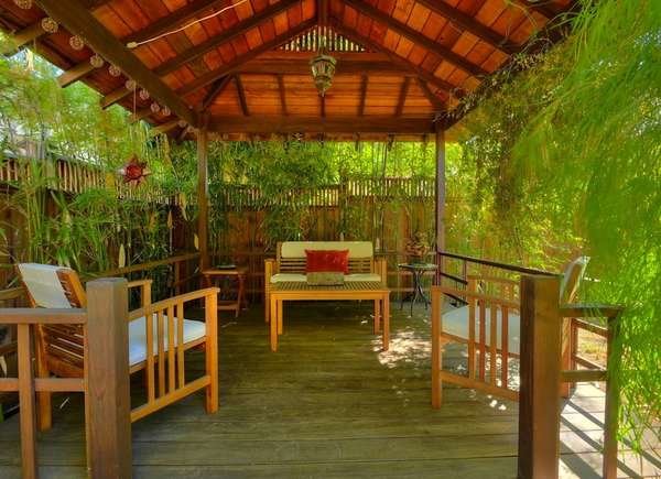 Pergola d'intimité en bambou pour l'arrière-cour