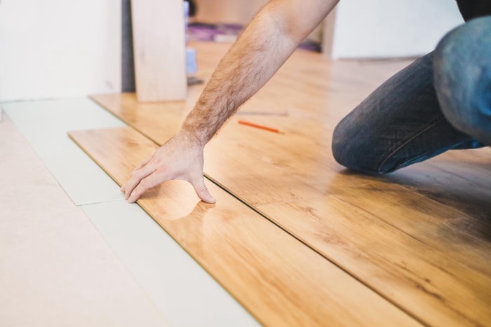 Coût d'installation d'un revêtement de sol en planches de vinyle