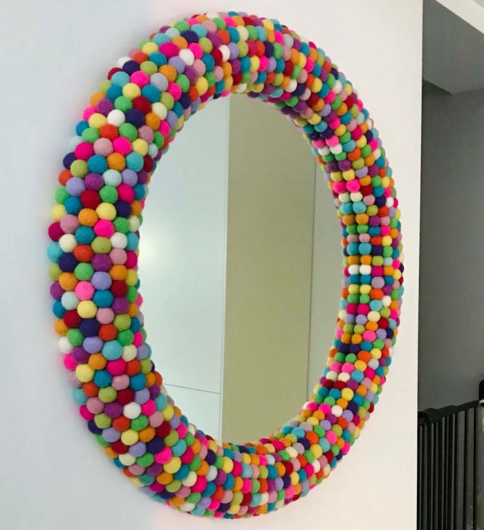 Black Friday Deals on Unique Home Decor Finds Option Rainbow Pom Pom Statement Mirror (en anglais)