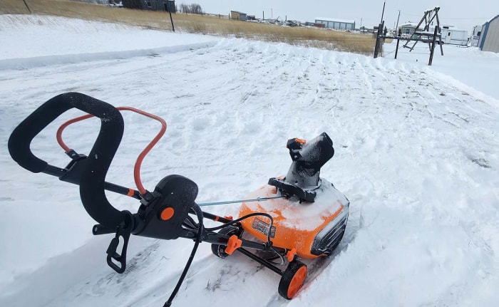 Les meilleures souffleuses à neige pour les allées en gravier