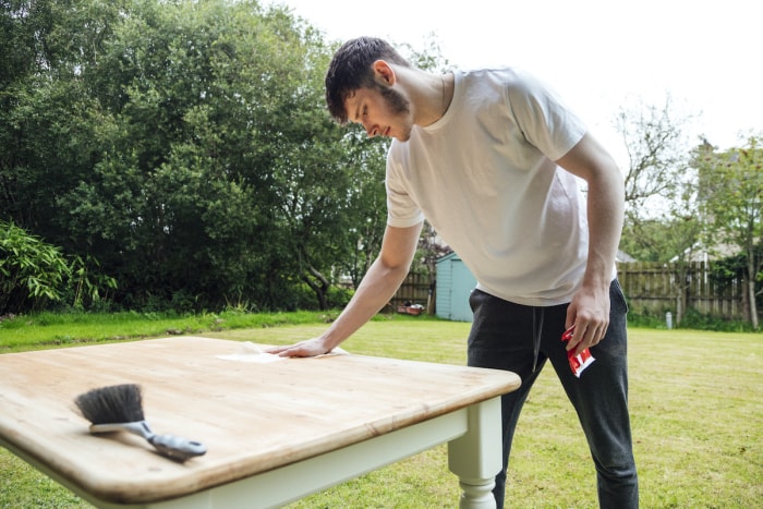 table de préparation pour peinture effet faux marbre